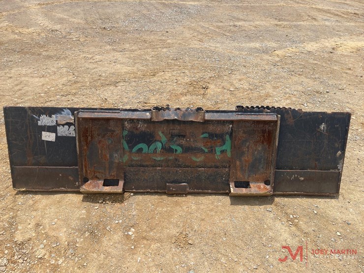 cat-79"-tooth-bucket-skid-steer-attachment-image-3