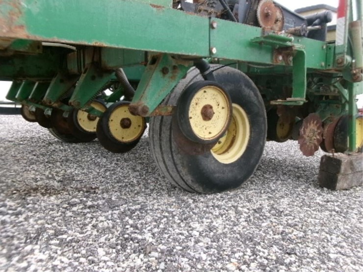 1989-john-deere-7240-image-12