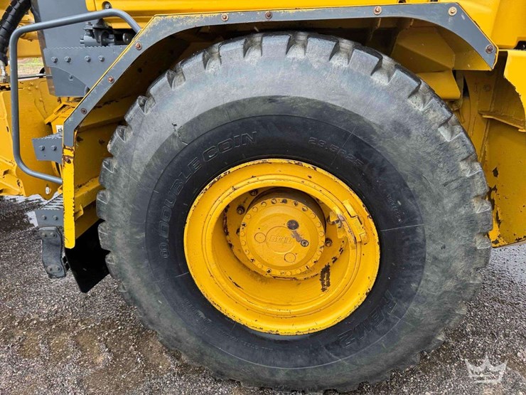 2013-deere-250d-image-30