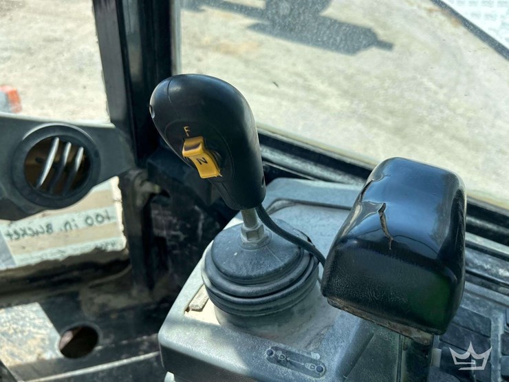 2002-caterpillar-924g-articulated-wheel-loader-image-16