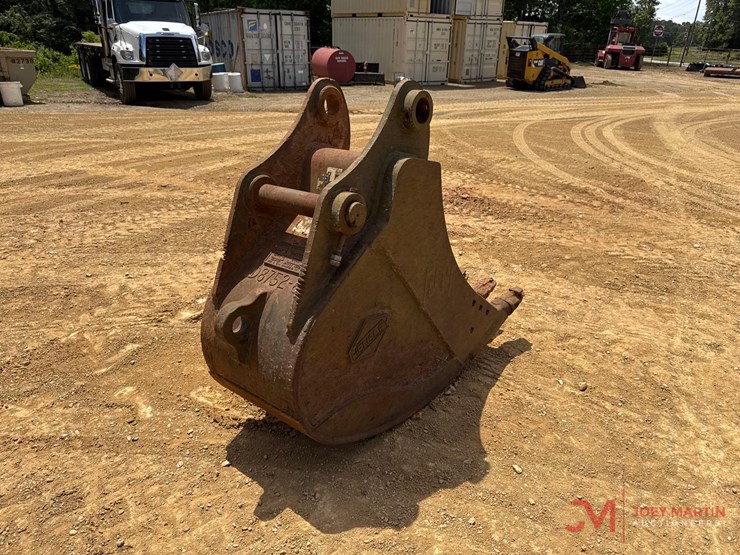 hensley-23"-tooth-bucket-excavator-attachment-image-2