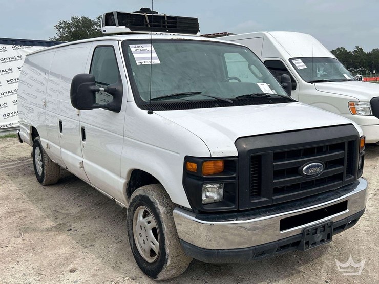 2012-ford-cargo-image-2