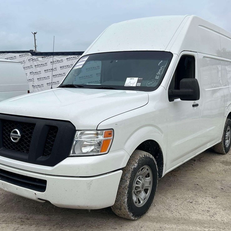 2017 NISSAN NV2500HD
