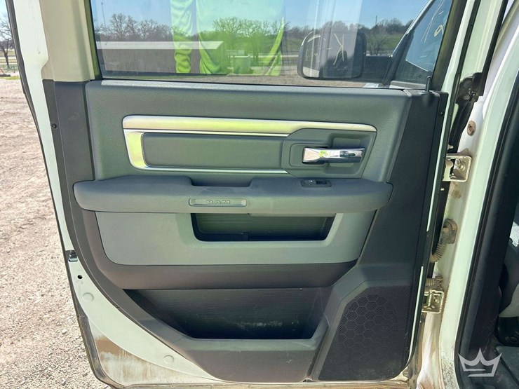 2014-dodge-2500-image-21