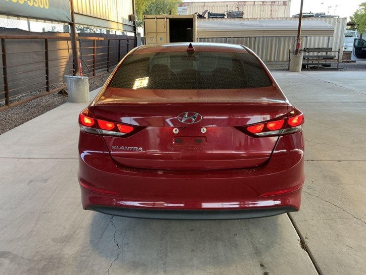 2017-hyundai-elantra-sdn-image-6
