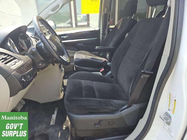 2014-dodge-grand-caravan-image-18