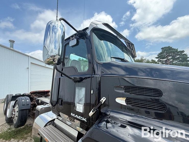 2015-mack-cxu613-t/a-truck-tractor-image-16
