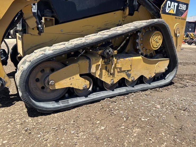 2018-caterpillar-259d-image-14