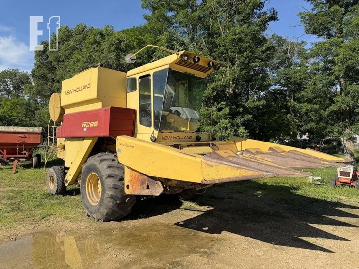 new-holland-tr85-image-1