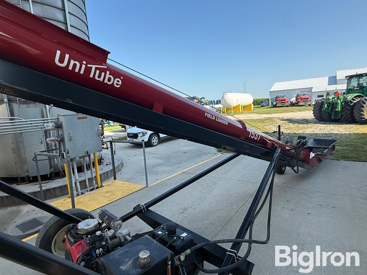 2022-universal-industries-1537-field-loader-self-propel-belt-conveyor-image-18