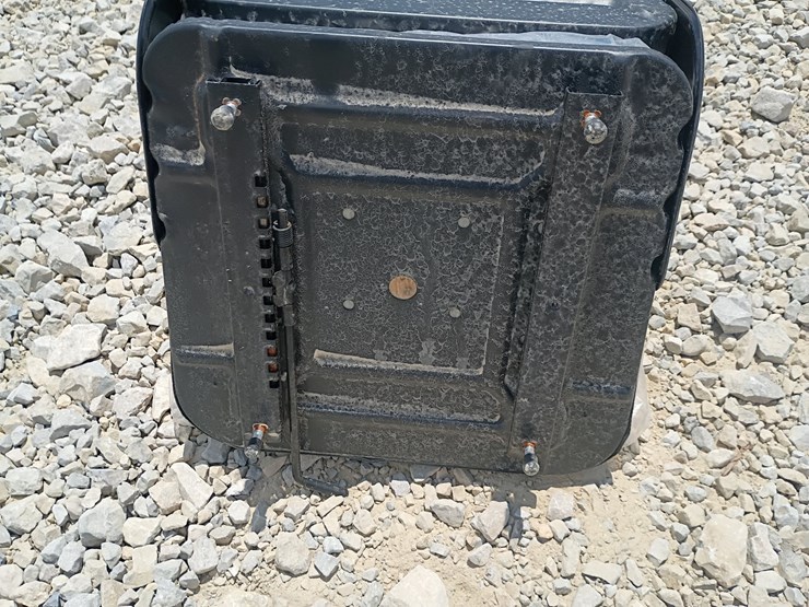 #l63-024-•-mini-equipment-seat-image-5