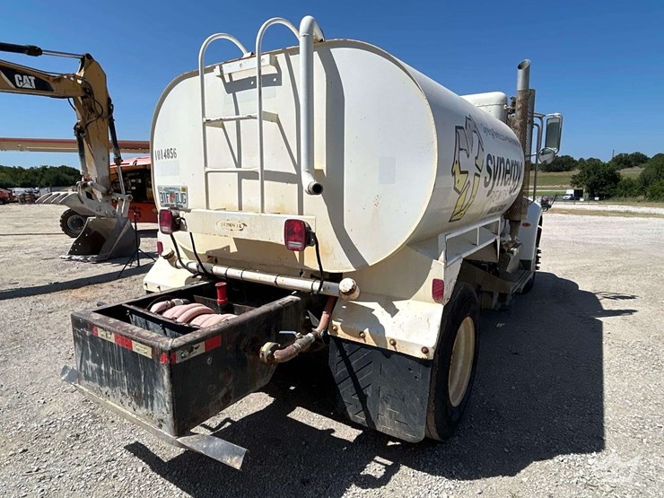 2017-peterbilt-337-image-3