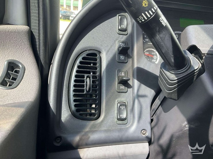 2016-freightliner-114sd-image-18