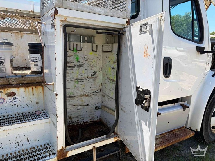 2018-freightliner-m2-106-image-26