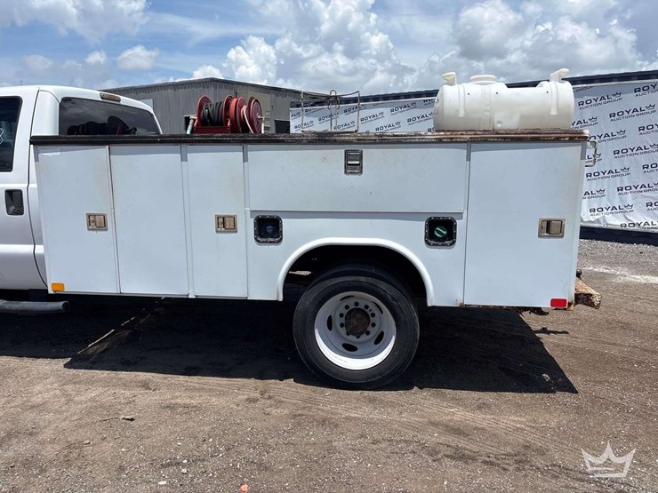 2011-ford-f450-image-18