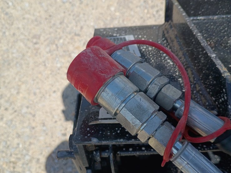 #l65-030-•-lanch-mixing-bucket-mini-skid-steer-attachment-image-12