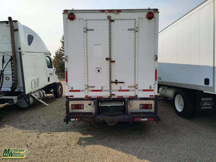 2002-gmc-w5500-image-3