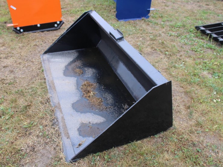 #7996-•-66-in-bucket-with-single-blade-image-2
