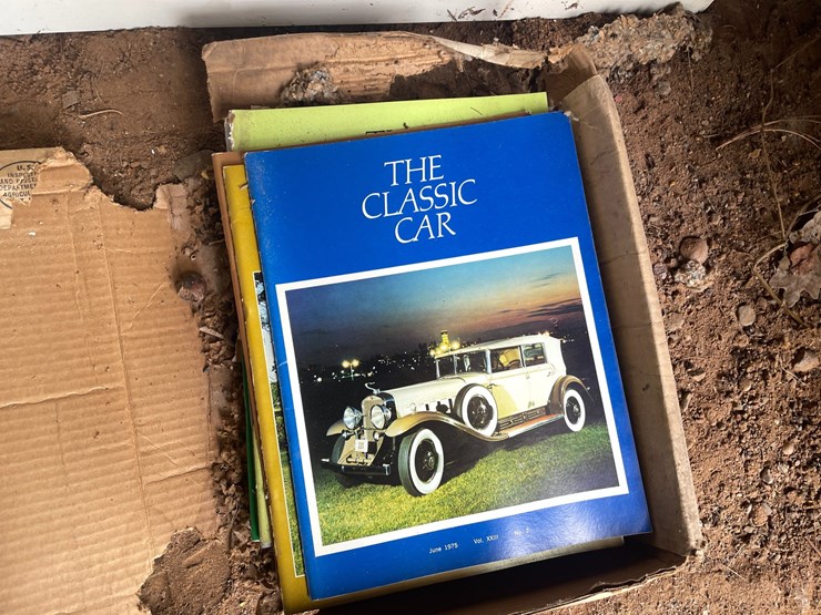 #1248-•-wooden-crate-of-vintage-automotive-manuals-image-11