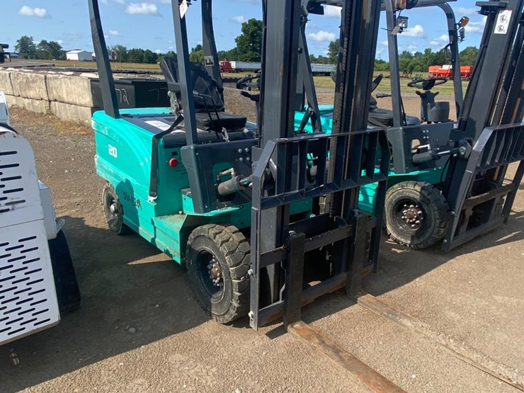 #9688-•-electric-forklift-(doesn't-run)-image-1