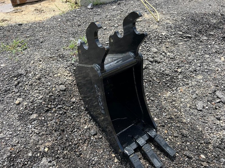 12”-quick-attach-excavator-bucket-for-kx40-image-2