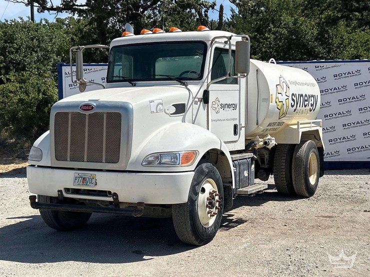 2017-peterbilt-337-image-1