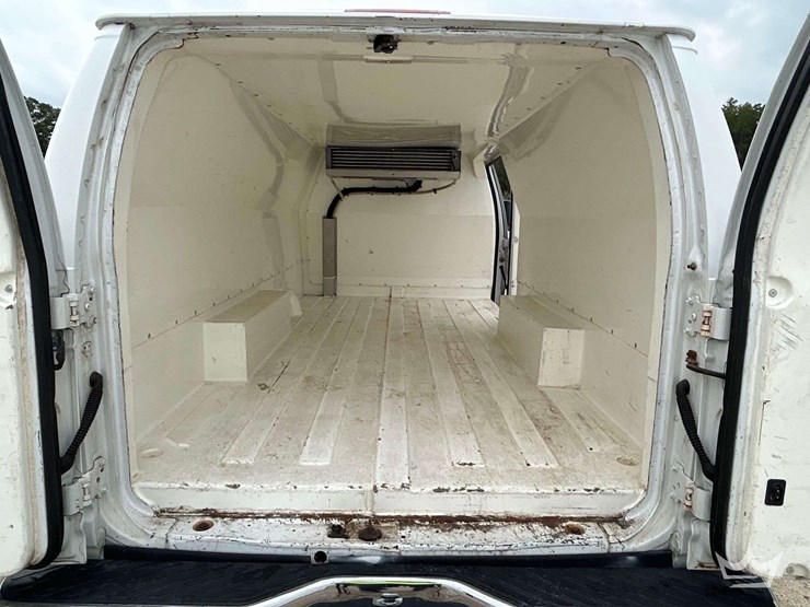 2012-ford-cargo-image-12