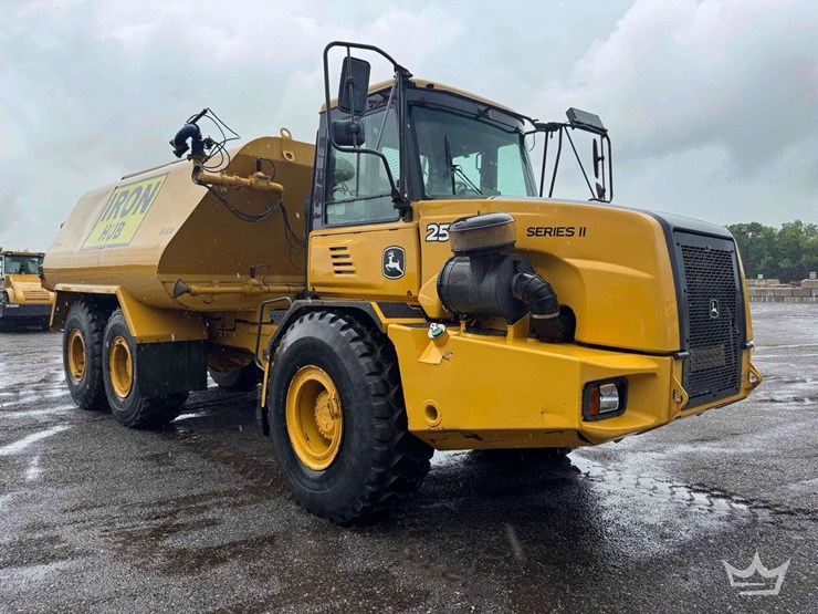 2013-deere-250d-image-3