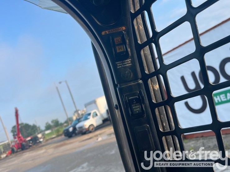 2020-bobcat-t870-image-30