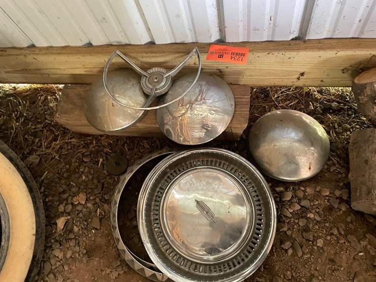 #1234-•-various-classic-car-hubcaps-image-1