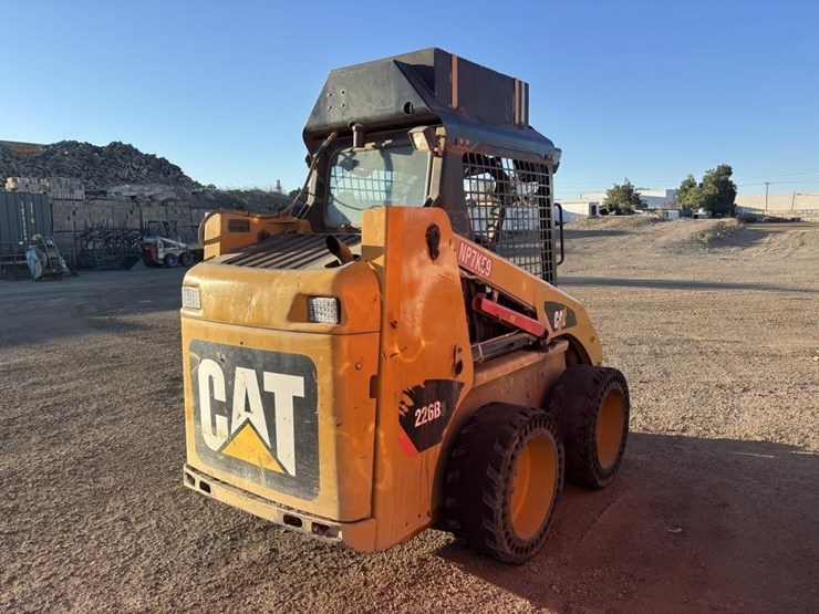 2014-caterpillar-226b3-image-3
