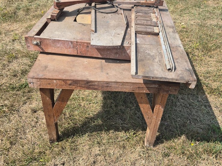 #119-•-wood-routing-table-image-2