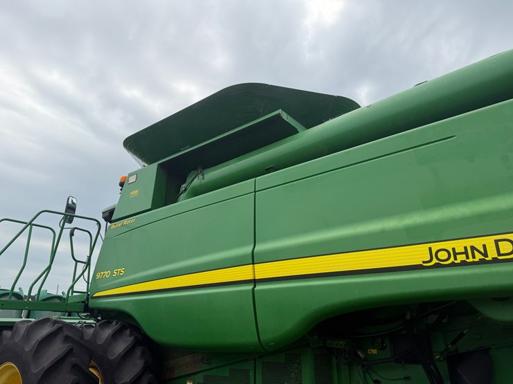 2011-john-deere-9770-sts-image-19