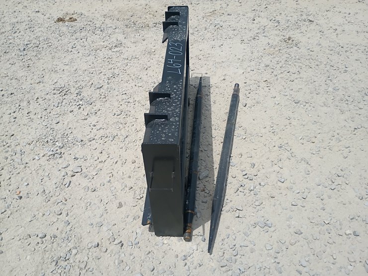 #l64-023-•-jct-bale-spear-skid-steer-attachment-image-4