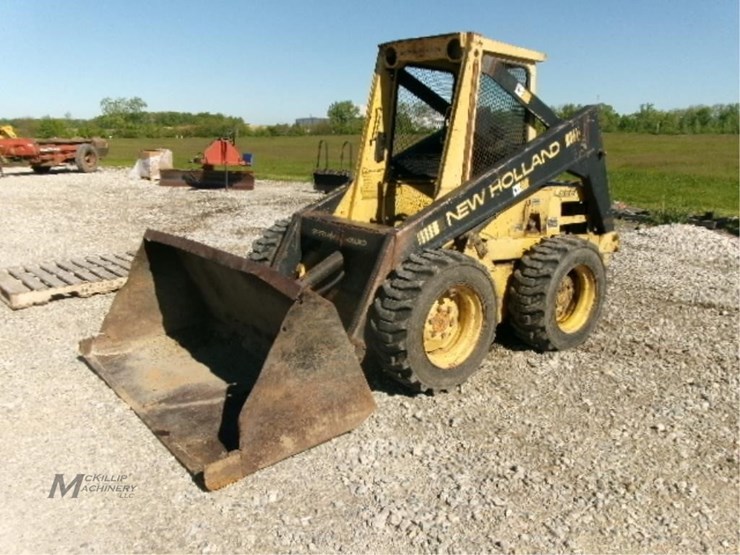 new-holland-l555-image-1