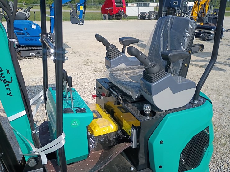 #l62-010-•-2026-cfg-kt13r-mini-excavator-image-12