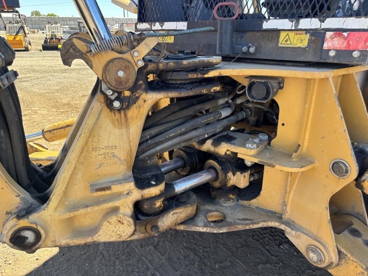 caterpillar-420d-image-24