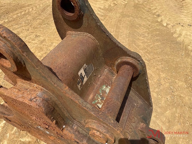 hensley-23"-tooth-bucket-excavator-attachment-image-5