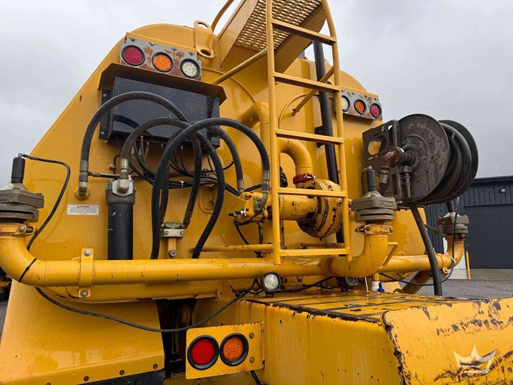 2013-deere-250d-image-21