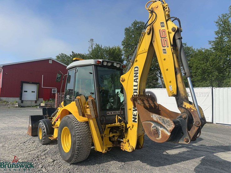 new-holland-b95b-image-7