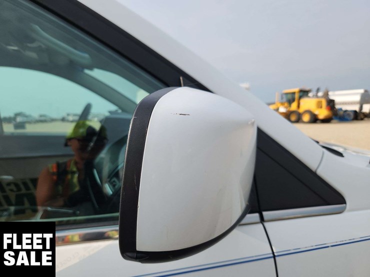 2016-chrysler-town-&-country-image-62