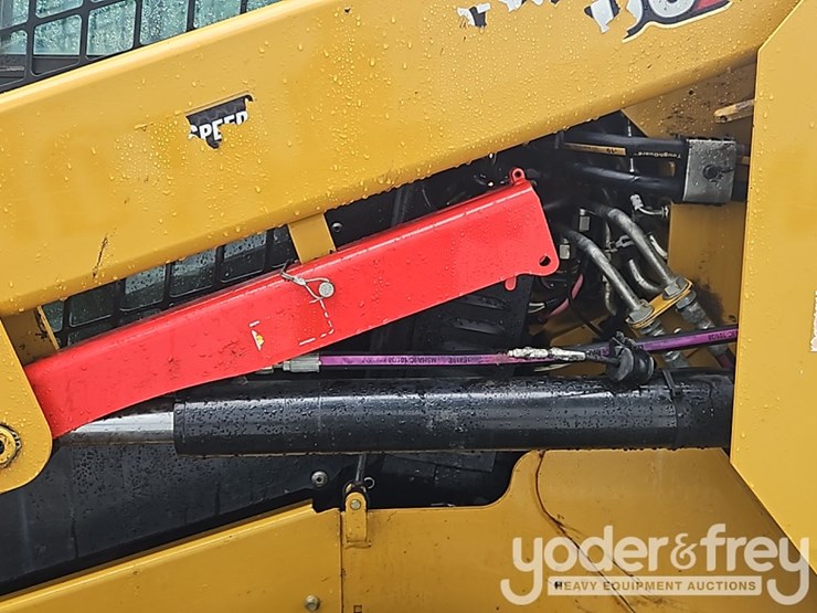 2023-caterpillar-279d3-image-19