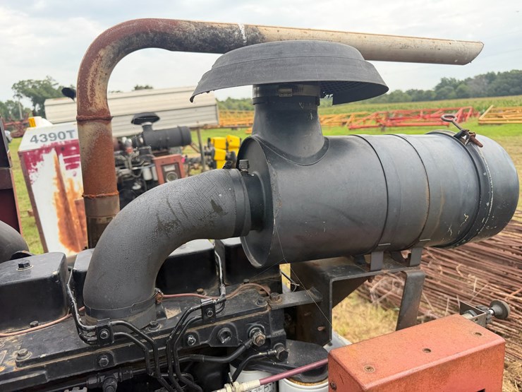 case-ih-4390-image-27