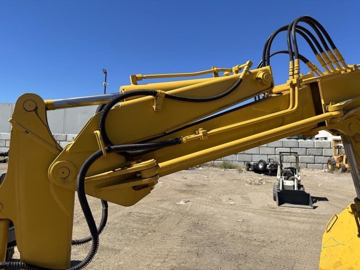 komatsu-pc28uu-image-13