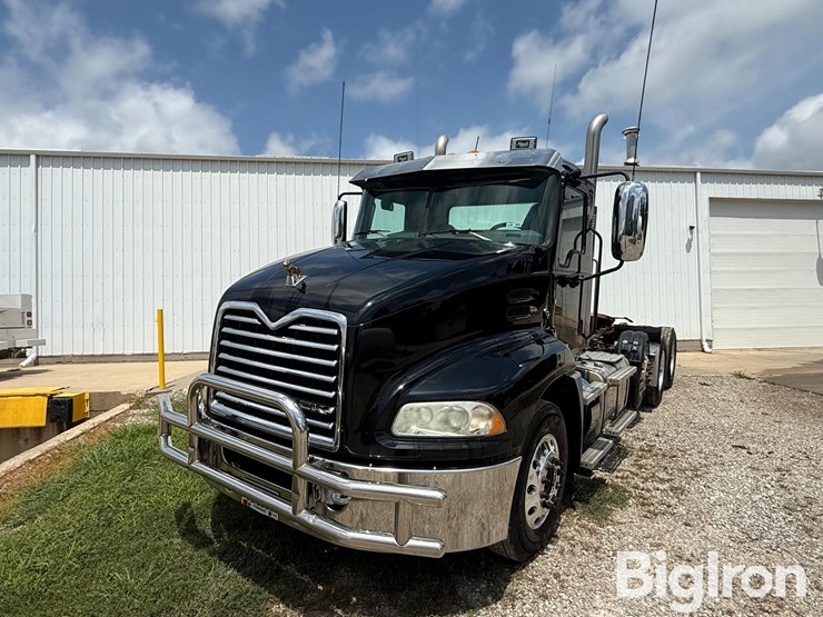 2015-mack-cxu613-t/a-truck-tractor-image-1