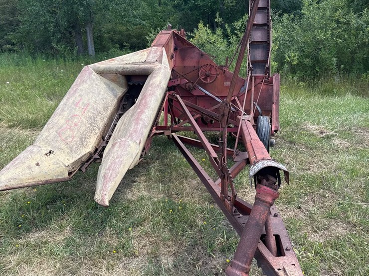 #420-•-mccormick-corn-picker-image-1