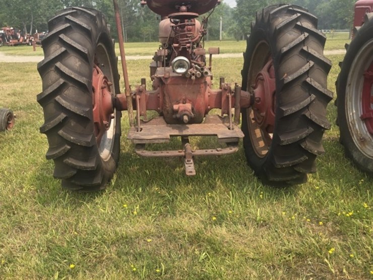 #3-•-farmall-super-h-vintage-tractor-image-5