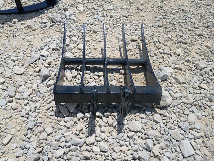 #l63-028-•-rake-mini-excavator-attachment-image-3