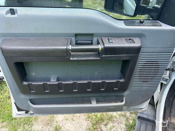 2016-ford-f550-image-14