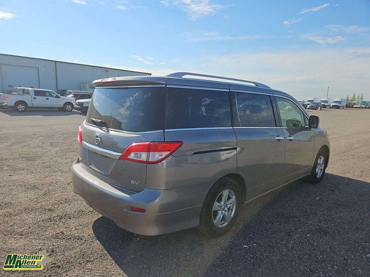 2013-nissan-quest-image-4